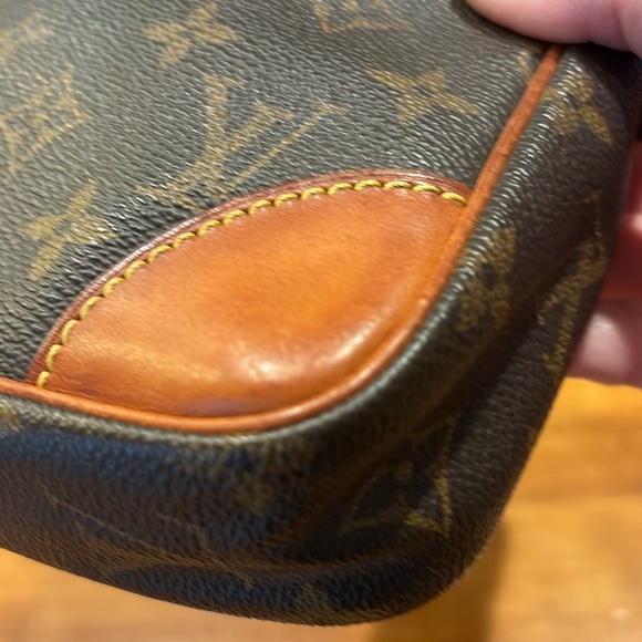 LOUIS VUITTON DANUBE 21 MONOGRAM CROSSBODY BAG DUST BAG & BOX GOLD HARDWARE 🤎🧡 - Picture 10 of 17